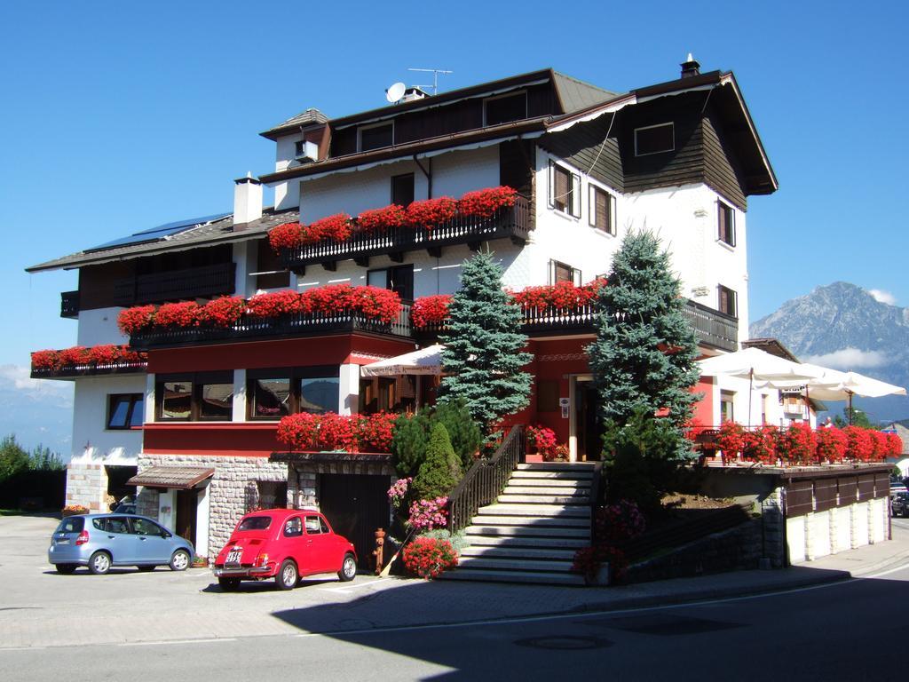 Albergo Trieste Tambre dʼAlpago Eksteriør bilde