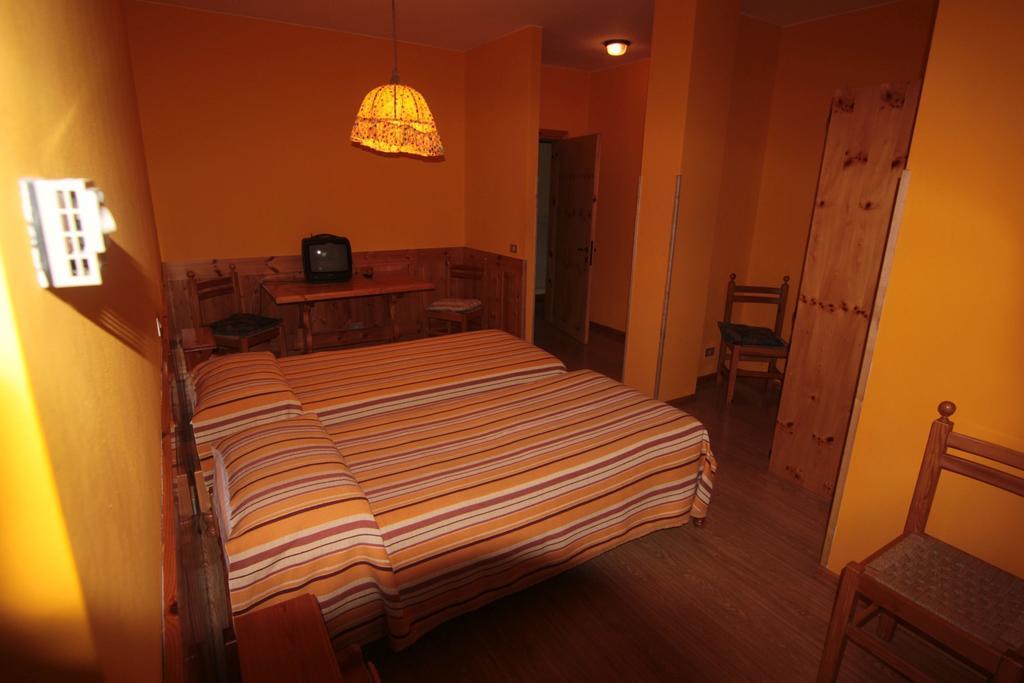 Albergo Trieste Tambre dʼAlpago Rom bilde