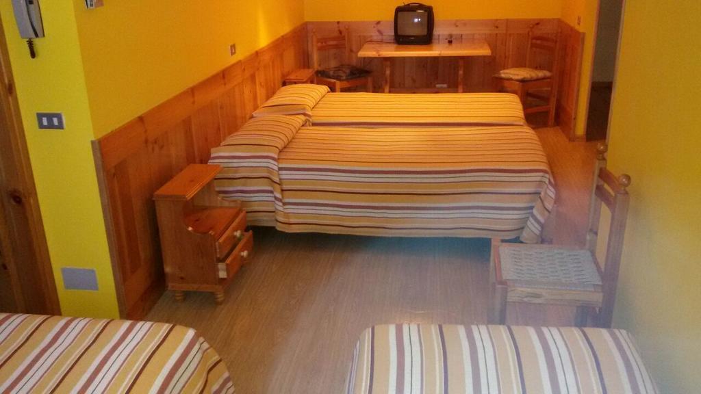 Albergo Trieste Tambre dʼAlpago Rom bilde