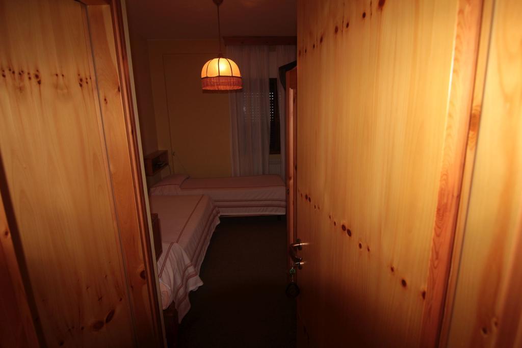 Albergo Trieste Tambre dʼAlpago Rom bilde