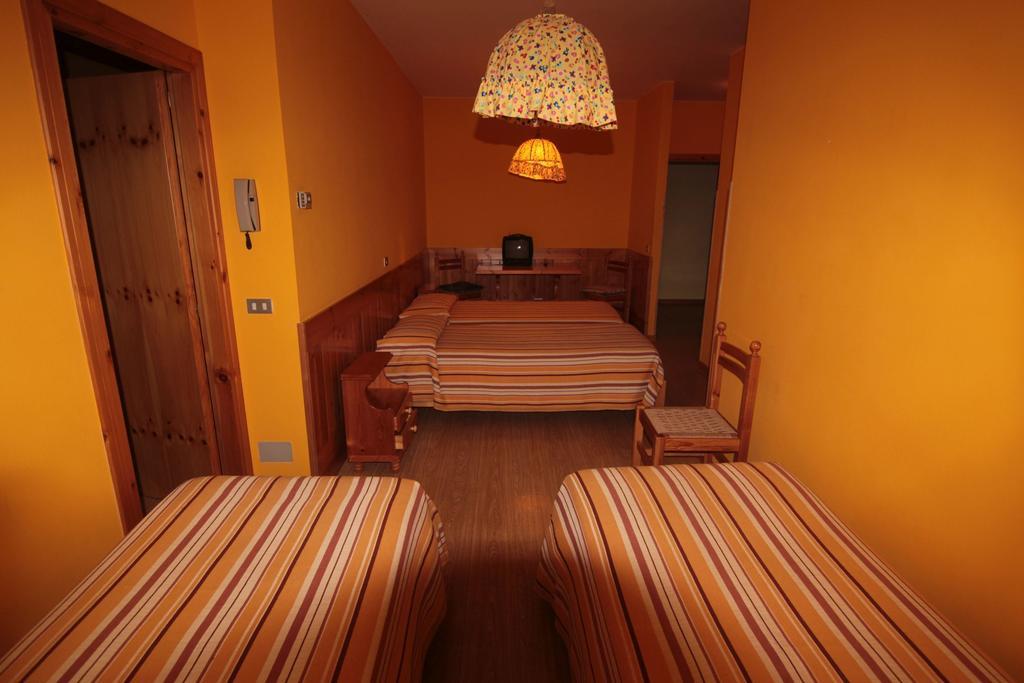 Albergo Trieste Tambre dʼAlpago Rom bilde