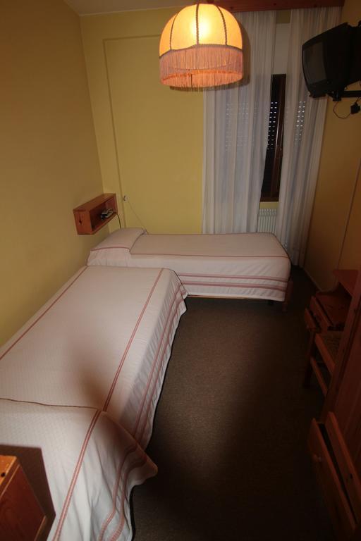 Albergo Trieste Tambre dʼAlpago Rom bilde