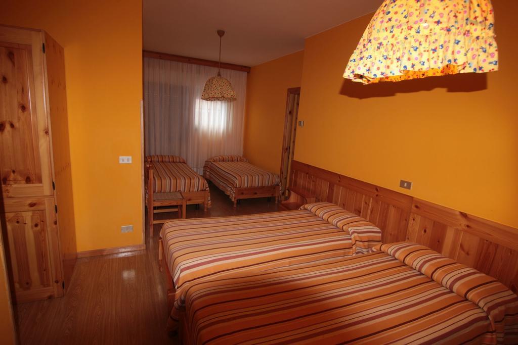 Albergo Trieste Tambre dʼAlpago Rom bilde