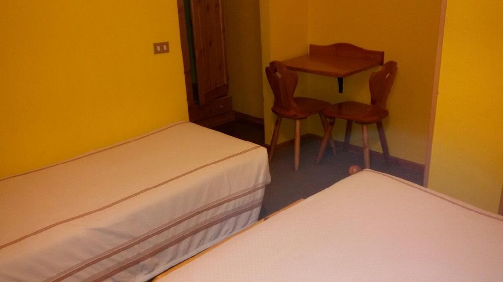 Albergo Trieste Tambre dʼAlpago Rom bilde