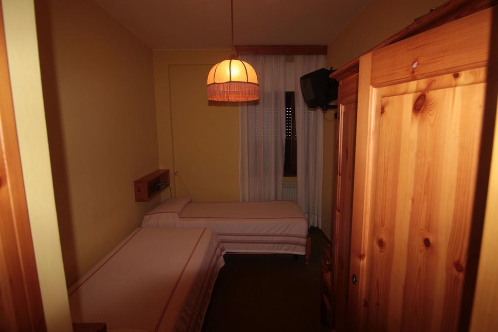 Albergo Trieste Tambre dʼAlpago Rom bilde