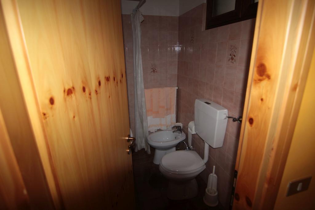 Albergo Trieste Tambre dʼAlpago Rom bilde